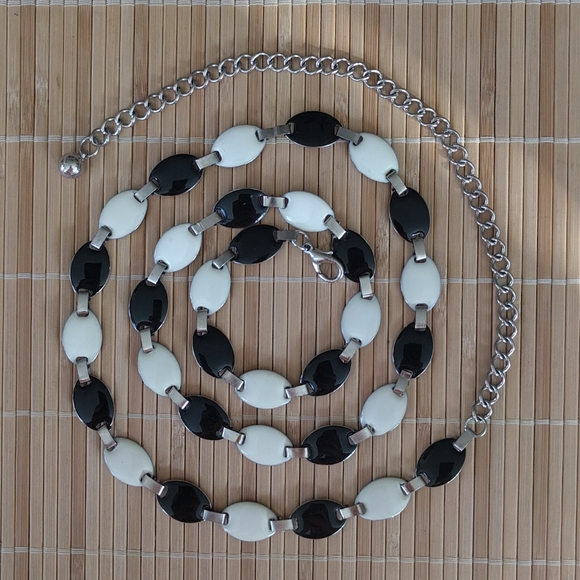 New black and white metal and chain belt - Picture 3 of 6